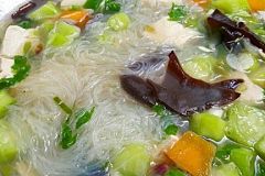 Resep Sup Tahu Putih Pedas Campur Oyong & Jamur Kuping