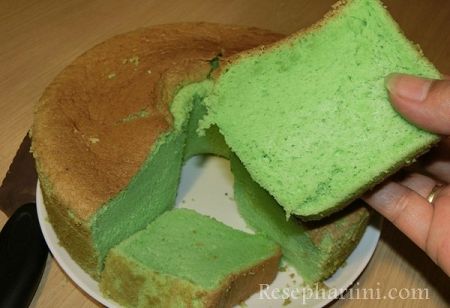 Cara Membuat Bolu Kukus Pandan 2 Telur, Empuk, No Bahan Pengembang!