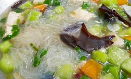 Resep Sup Tahu Putih Pedas Campur Oyong & Jamur Kuping