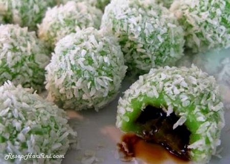 Resep Kue Klepon Pandan Tanpa Kapur Sirih Isi Gula Merah Legit
