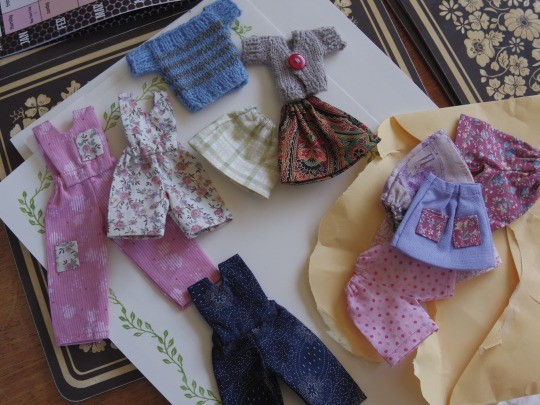 Baju boneka buatan sendiri