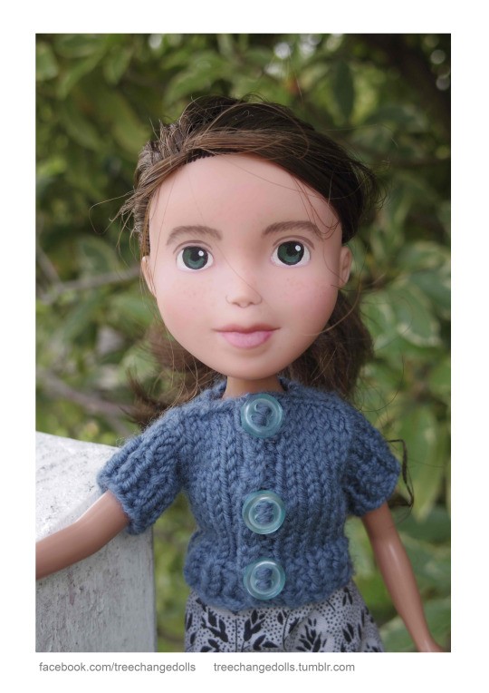 Boneka anak yang cantik dan sederhana