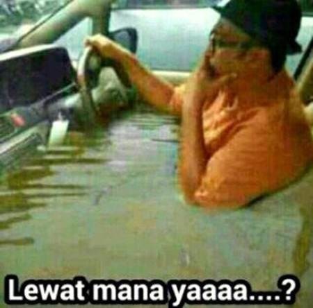 Foto Lucu Banjir Jakarta 2015