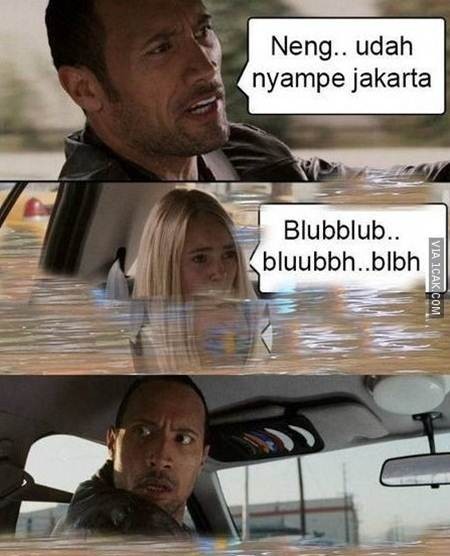 Foto Lucu Banjir Jakarta 2015