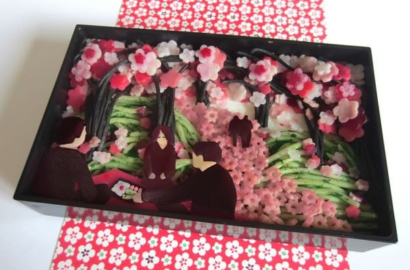 Kreasi bento yang satu ini sangat cocok anda buatkan bagi suami anda yang bekerja. Cantik dan Elegant